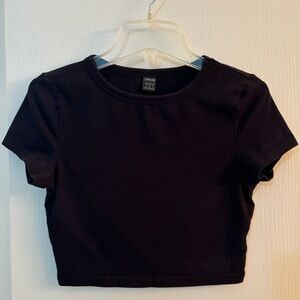 SHEIN Classic Crop Top - Set of 2 (black and white)